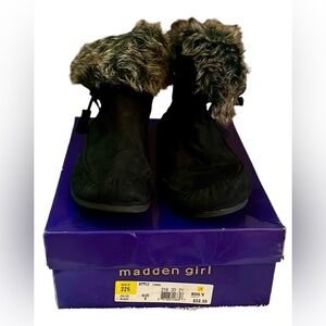 Hostess Pick x 2 🥳💥Madden Girl Black Faux Fur-Trimmed Women's Ankle Boot